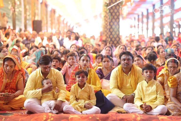 मुंगेली में आयोजित शिव महापुराण कथा के अवसर पर व्यास पीठ से कथावाचक श्री गिरी बापू जी ने सुनाया  शिवलिंग का महात्म्य