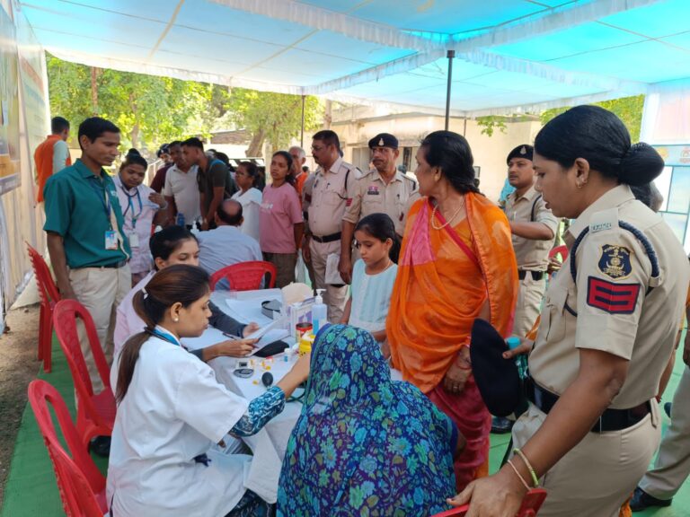 पुलिस परिवार की सेवा में ‘चेतना’ अभियान : स्वास्थ्य, सुरक्षा और सेवा का संगमविशाल स्वास्थ्य परीक्षण एवं जागरूकता शिविर में 400 से अधिक पुलिसकर्मियों और उनके परिजनों ने लिया लाभ
