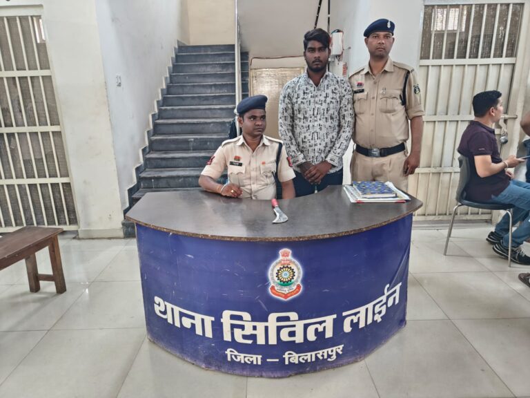 सिविल लाइन क्षेत्र में धारदार हथियार लहराकर लोगों को डरा रहा युवक गिरफ्तार