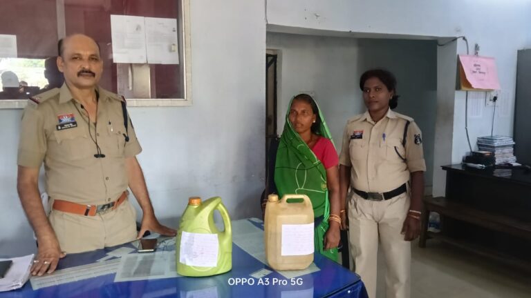 बिलासपुर में शराब बेचती पकड़ी गई महिला