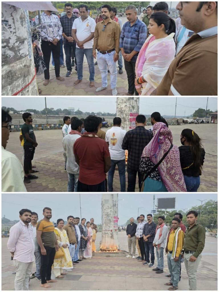 अहमदाबाद विमान हादसे में मारे गए मृतकों को बिलासपुर के रिवरव्यू में दी गई श्रद्धांजलि