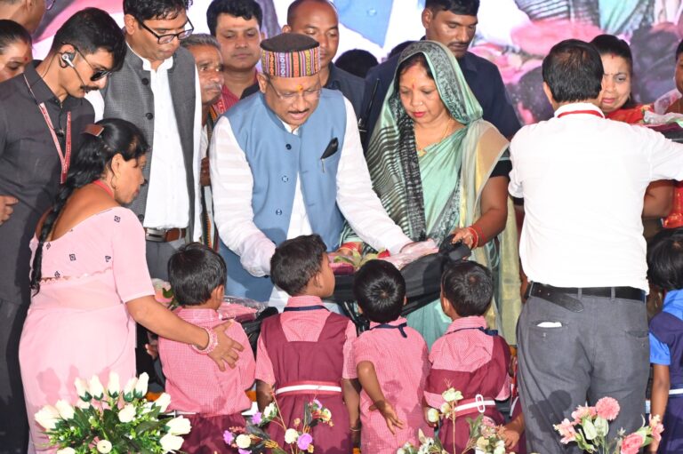 छत्तीसगढ़ में शिक्षा का नया सूर्योदय: अब कोई स्कूल शिक्षक विहीन नहीं, एकल शिक्षकीय शालाओं की संख्या में हुई 80 प्रतिशत की कमी, मुख्यमंत्री विष्णु देव साय के नेतृत्व में युक्तियुक्तकरण से शिक्षा व्यवस्था को मिली नई दिशा