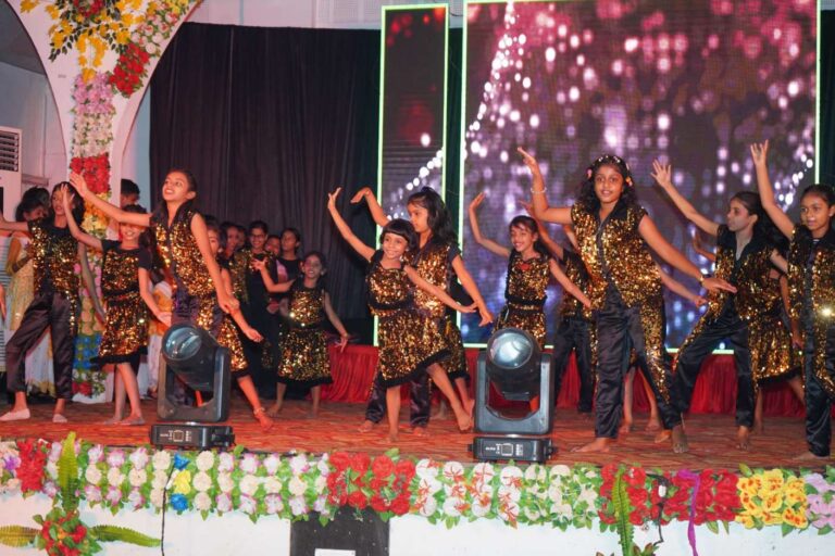 नार्थ ईस्ट इंस्टीट्यूट बिलासपुर द्वारा 45 दिवसीय ग्रीष्मकालीन प्रशिक्षण शिविर का भव्य समापन, मंडल रेल प्रबंधक राजमल खोईवाल के कर कमलों से फुटबॉल स्मारक का अनावरण एवं प्रशिक्षणार्थियों का सम्मान