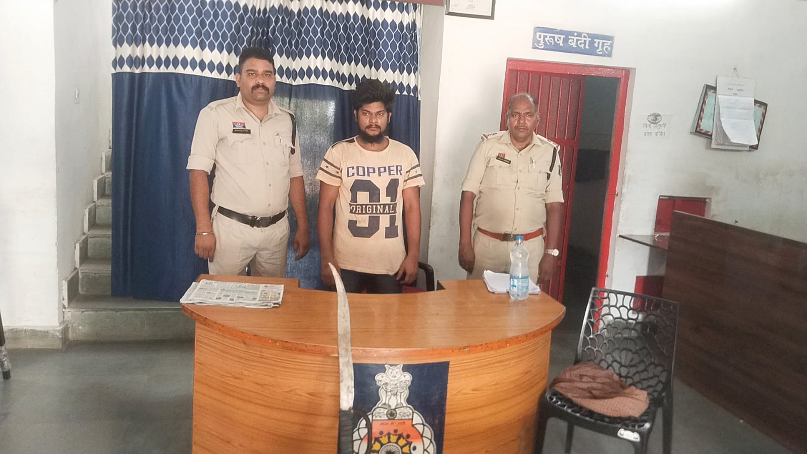 सोशल मीडिया पर अश्लील फोटो भेजने वाला आरोपी गिरफ्तार, तलवार भी जब्त