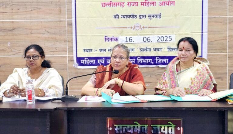 महिला आयोग ने ए.डी.एम. बिलासपुर को भेजा पत्र, महिलाओं का अपमान करने वालों पर हो कड़ी कार्यवाही, फर्जी पुलिस वाला बनकर किया था आवेदिका से विवाह, आयोग करेगी निगरानी हुआ सुलहनामा, दूसरा विवाह करने वाले उसलापुर के शिक्षक को तत्काल प्रभाव से निलंबित करने का मुगेली जिला शिक्षा अधिकारी को आयोग करेगा अनुशंसा