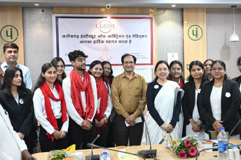 सामुदायिक स्तर पर न्याय की ओर कदम, मध्यस्थता का युवाओं को दिया जाएगा विधिक प्रशिक्षण। सभी ब्लॉक में आयोजित की जाएगी विधिक कार्यशाला, कलेक्टर ने सामुदायिक मध्यस्थता की पहल की सराहना की