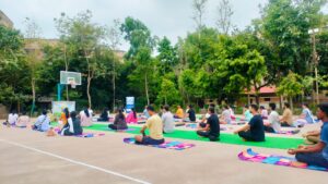 अंतरराष्ट्रीय योग दिवस पर बिलासपुर बंगाली समाज ‘आनंद संघ’ ने सिम्स अस्पताल में किया योगाभ्यास और पौधारोपण