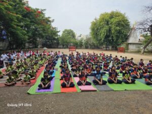 विश्व योग दिवस पर सेंट जेवियर स्कूल सरकंडा में भी बच्चों ने किया योगाभ्यास
