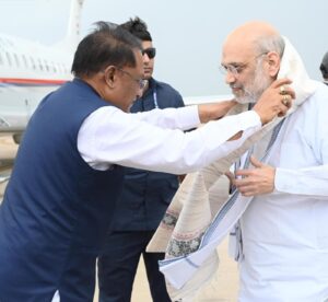 केंद्रीय गृह मंत्री अमित शाह के छत्तीसगढ़ आगमन पर मुख्यमंत्री  विष्णुदेव साय ने स्वामी विवेकानंद एयरपोर्ट पर किया स्वागत, विभिन्न कार्यक्रमो में शाह हुए शामिल