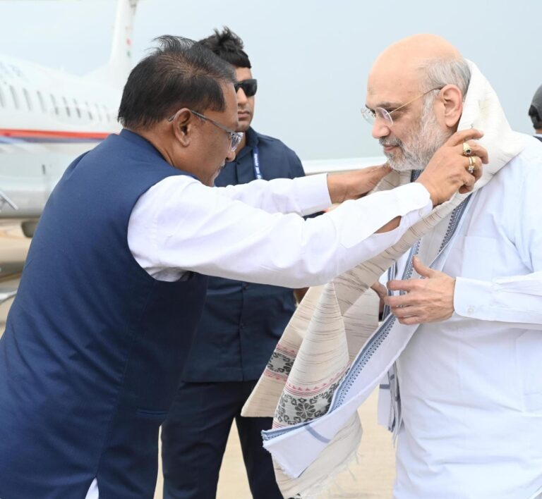 केंद्रीय गृह मंत्री अमित शाह के छत्तीसगढ़ आगमन पर मुख्यमंत्री  विष्णुदेव साय ने स्वामी विवेकानंद एयरपोर्ट पर किया स्वागत, विभिन्न कार्यक्रमो में शाह हुए शामिल