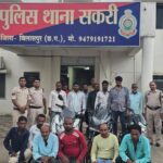 सकरी पुलिस की बड़ी कार्यवाही: जुआ खेलते 14 आरोपी गिरफ़्तार, नगदी, ताश की गड्डियाँ व वाहन ज़ब्त