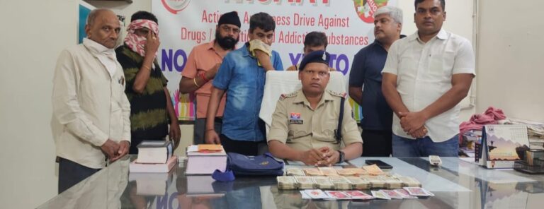 होटल के बंद कमरे में जुए की महफिल, पुलिस ने दबोचे 6 जुआरी, ₹5.16 लाख नगद बरामद