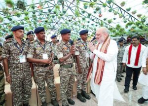 केंद्रीय गृह एवं सहकारिता मंत्री श्री अमित शाह ने आज छत्तीसगढ़ के नवा रायपुर में सुरक्षा बलों के जवानों के साथ संवाद किया