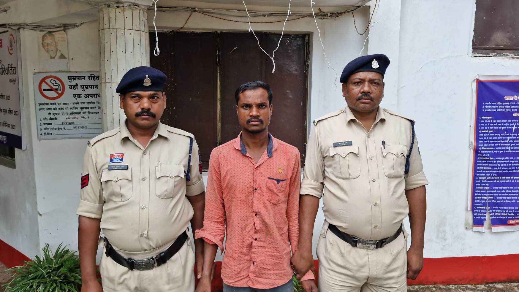 जशपुर पुलिस ने तिहरे हत्याकांड का किया सनसनीखेज खुलासा, रांची से आरोपी दबोचा, चरित्र शंका और प्रेम-संबंध बने तीन जिंदगियों के अंत का कारण,  बेल्ट से गला घोंटकर मासूमों और महिला की हत्या, रेत में दबा दिए शव,जहर खाकर भागने की कोशिश कर रहा था आरोपी, पुलिस की सतर्कता से मौत टली