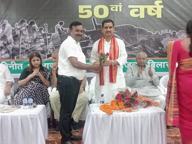 आपातकाल पर भाजपा का सेमीनार,लोकतंत्र सेनानी हुए सम्मानित, लोकतांत्रिक व्यवस्था को कांग्रेस ने किया कलंकित-तोखन साहू