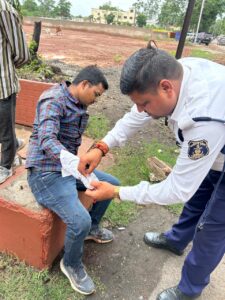 सकरी रोड पर भीषण सड़क हादसा: बाइक और ऑटो की टक्कर में तीन घायल, यातायात पुलिस की तत्परता से मिली त्वरित मदद