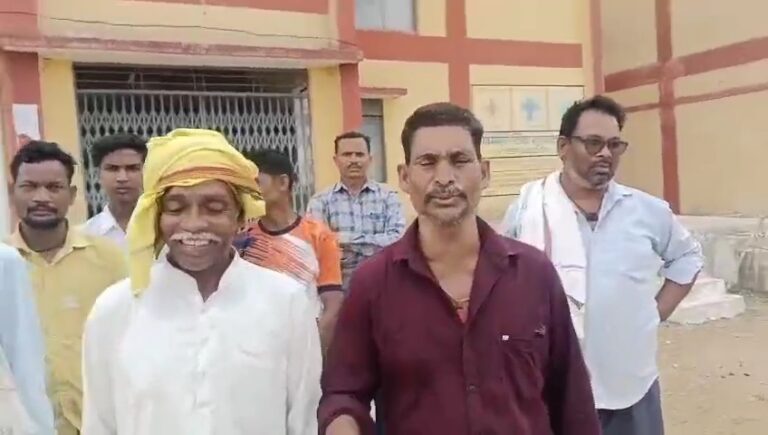 वर्षों बाद युक्तियुक्तकरण से मिले गणित और विज्ञान के व्याख्याता,अभिभावकों ने जाहिर की खुशी