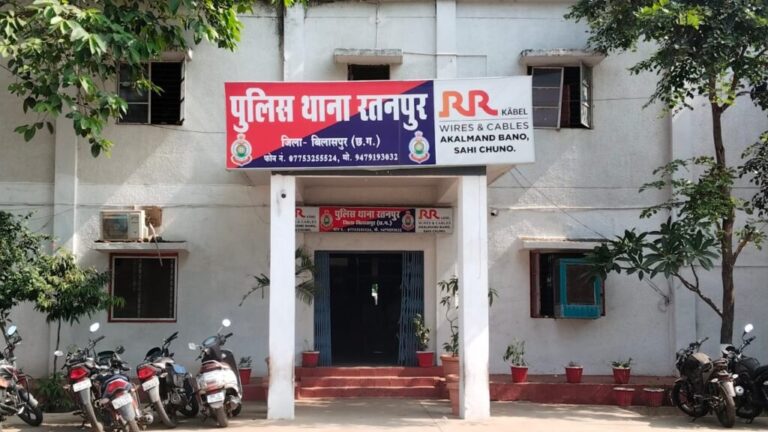 पिता को बचाने पहुंचे युवक पर बदमाशों ने किया चाकू से हमला, गंभीर हालत में सिम्स में किया गया भर्ती