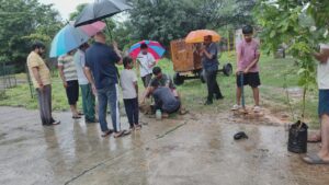 राष्ट्रीय स्वयंसेवक संघ के सेवा विभाग द्वारा तिफरा दृष्टि एवं श्रवण बाधित छात्रों के लिए संचालित शासकीय विद्यालय में वृक्षारोपण कार्यक्रम सम्पन्न, टीम मानवता बिलासपुर ने निभाई अहम भूमिका