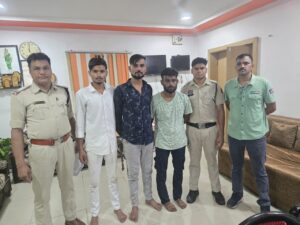 ठाकुर राम सिंह को जान से मारने की धमकी देने और नाले हैदर सवारी के साथ बदसलूकी करने वाले बदमाशों को गिरफ्तार कर पुलिस ने निकाला जुलूस