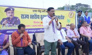 अरपा तीरे पेड़ लगाना पुनीत कार्य – डॉ सोमनाथ यादव