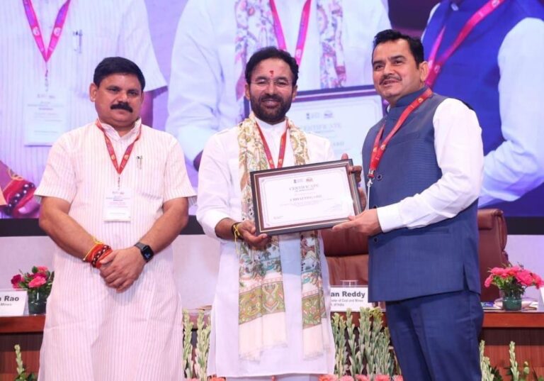 छत्तीसगढ़ राज्य को डीएमएफ संबंधी उत्कृष्ट कार्यों के लिए भारत सरकार के खान मंत्रालय द्वारा किया गया सम्मानित, खनन प्रभावित क्षेत्रों में विकास एवं पारदर्शिता के लिए छत्तीसगढ़ की सराहनीय पहल को मिला राष्ट्रीय स्तर पर सम्मान