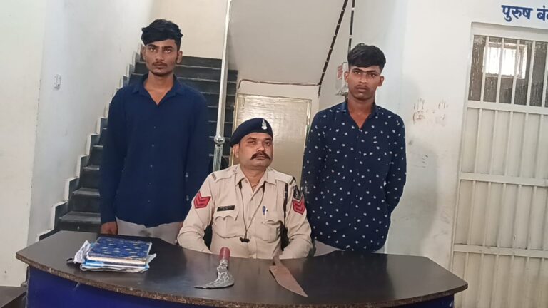 अशांति फैलाने वाले दो बदमाशों पर थाना सिविल लाईन पुलिस की सख्त कार्रवाई, लोहे का धारदार चाकू और भुजाली के साथ मोहल्ले में फैला रहे थे दहशत