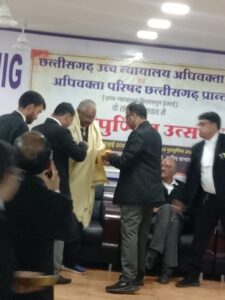 गुरु पूर्णिमा पर वरिष्ठ अधिवक्ता अशोक कुमार वर्मा हुए सम्मानित, वकालत के 50 वर्षों का गौरवपूर्ण सफर