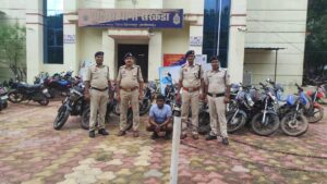सूदखोरी के विरुद्ध सरकंडा पुलिस की बड़ी कार्रवाई, आरोपी के पास से 19 मोटरसाइकिल बरामद