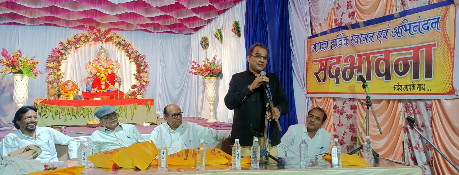 सदभावना कवि सम्मेलन का सफल आयोजन, तू समाती नहीं लेखनी में मेरे, शब्द से तेरा श्रृंगार कैसे करूं, शाद तूने संवारा है जीवन मेरा, बता तू तेरा तिरस्कार कैसे करूं.