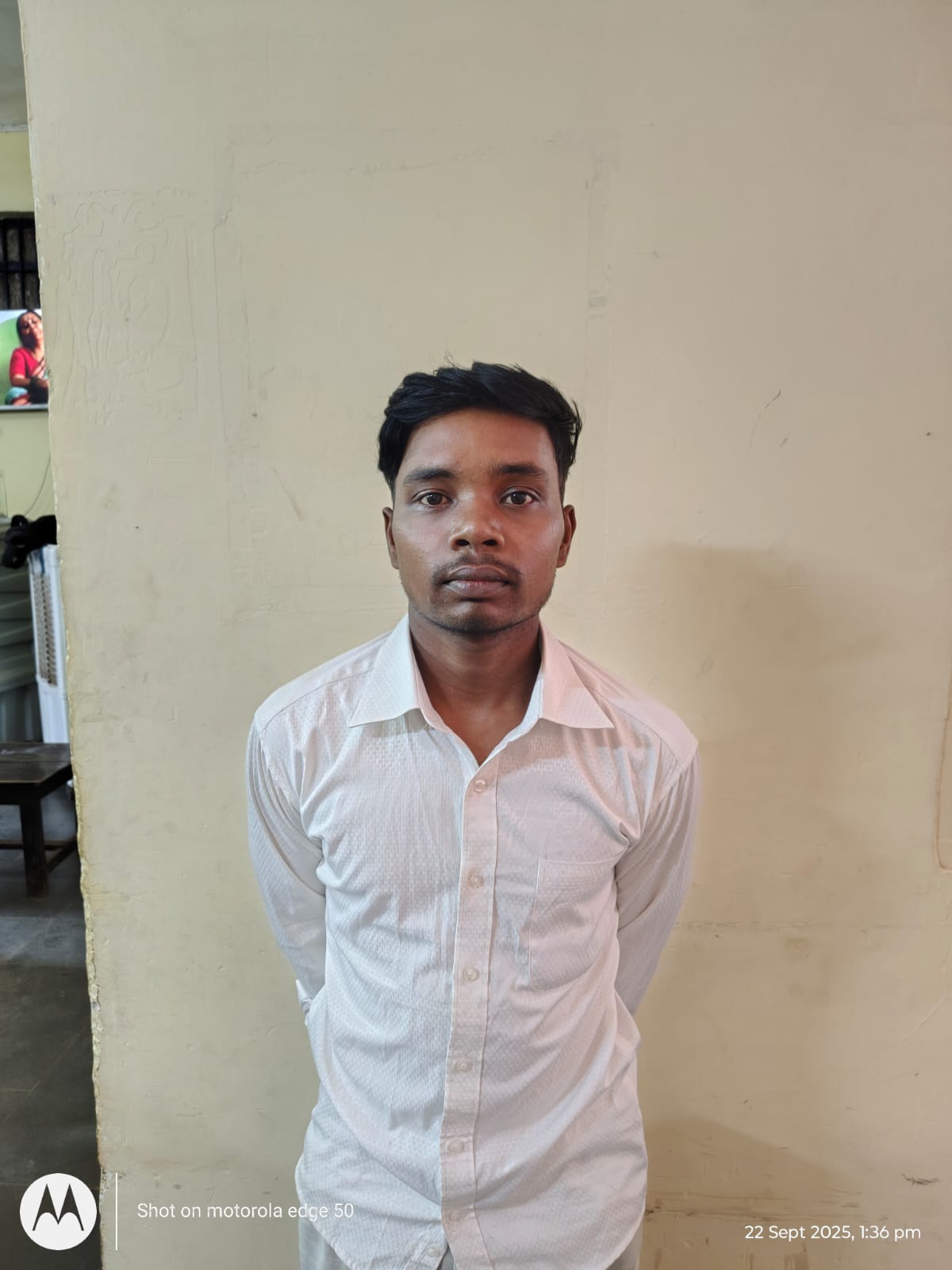 नाबालिग किशोरी को भगाकर अपने ही घर में रखकर युवक बना रहा था उसके साथ शारीरिक संबंध