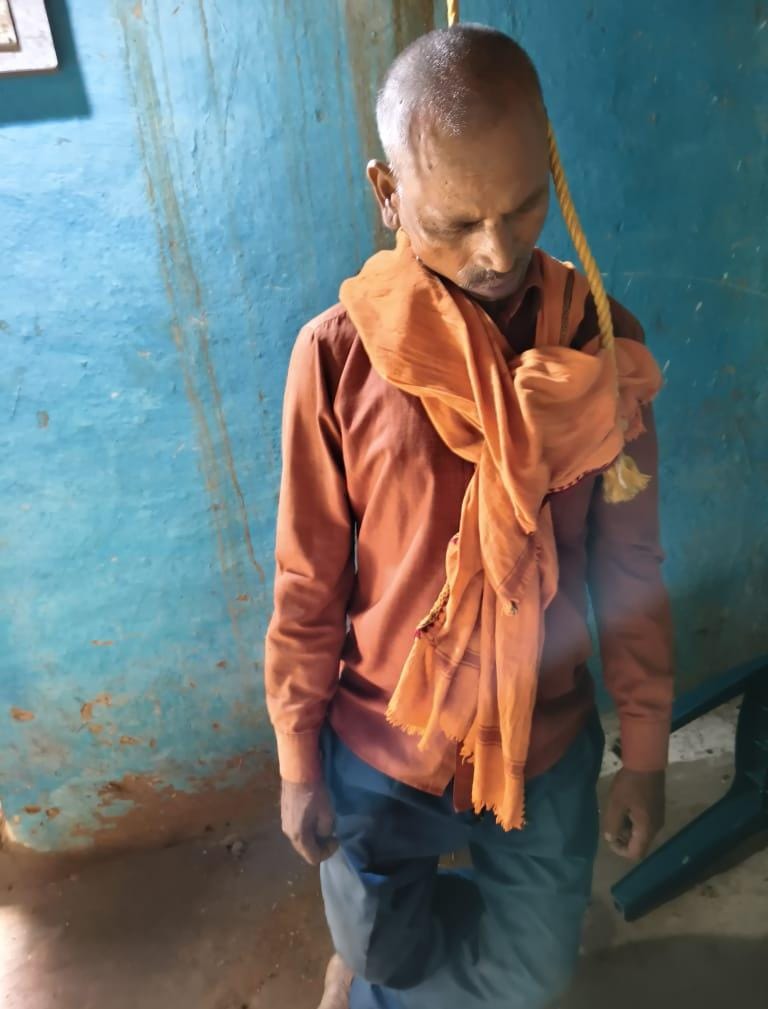 ई-रिक्शा चालक ने महिला की प्रताड़ना और उगाही से तंग आकर दी जान, सुसाइड नोट में महिला को ठहराया जिम्मेदार, पुलिस ने मामला दर्ज कर जांच शुरू की