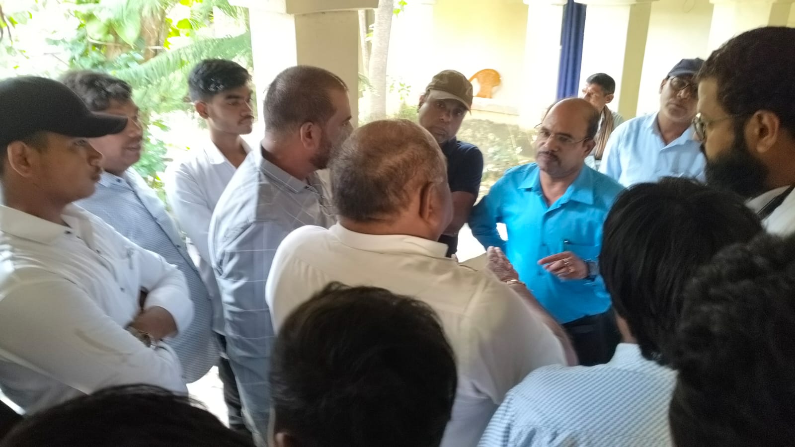 फ्लेक्स हटाने के विवाद पर रतनपुर नगर पालिका में हंगामा,कांग्रेसियों और जनप्रतिनिधियों ने जताया विरोध, मुख्य नगर पालिका अधिकारी को हटाने की उठी मांग