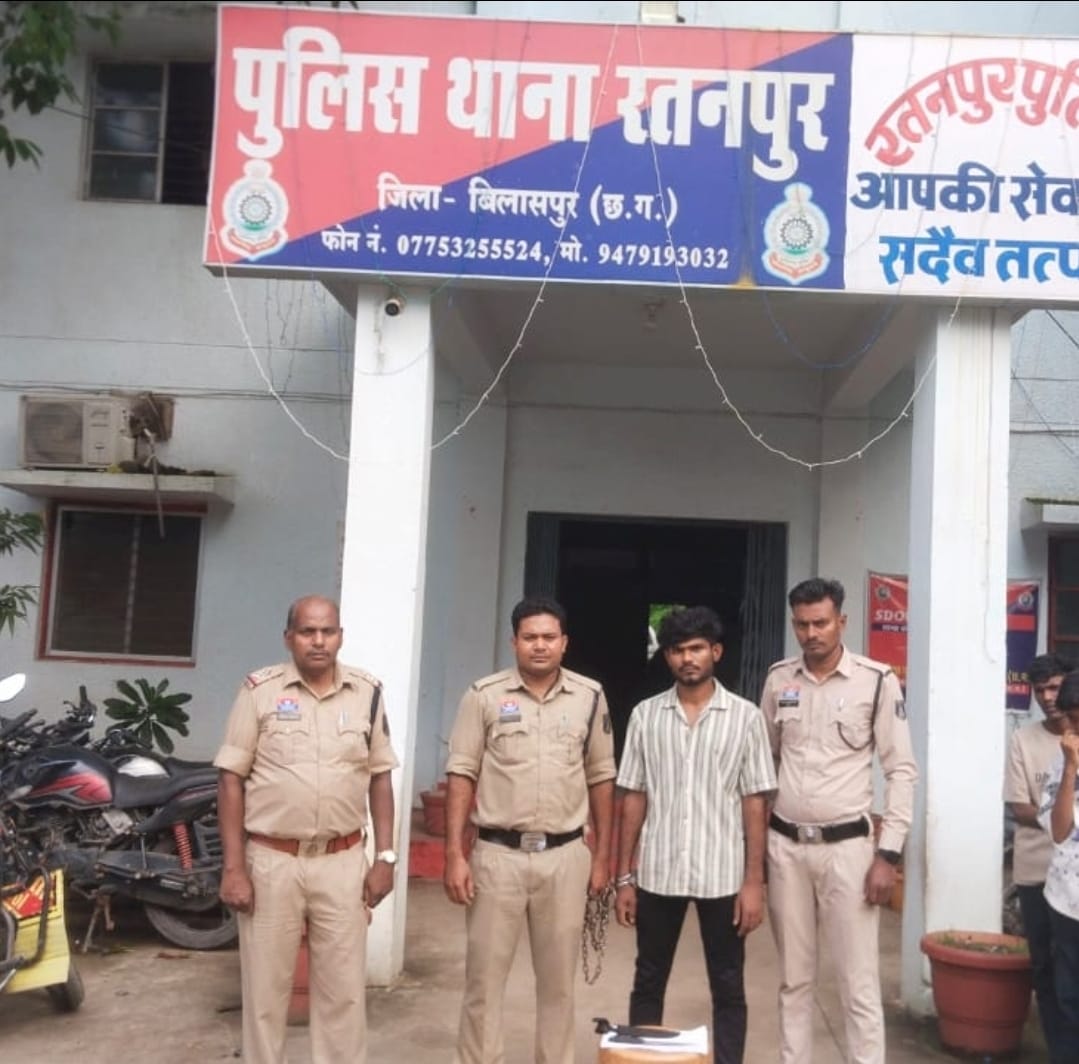 रतनपुर पुलिस की बड़ी सफलता – महामाया मंदिर में चाकू से हमला करने वाला आरोपी गिरफ्तार