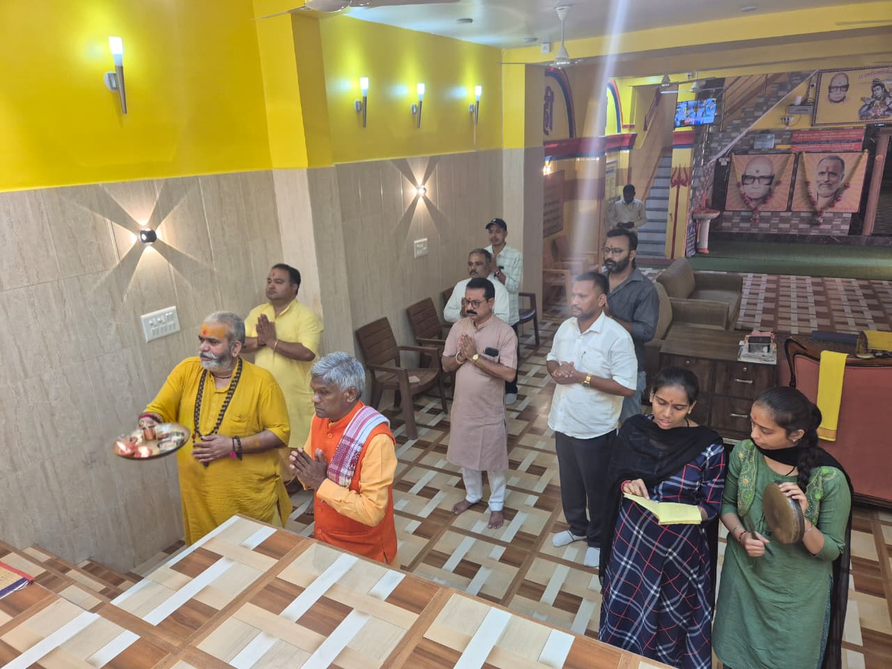 श्री पीताम्बरा पीठ त्रिदेव मंदिर में बैकुंठ चतुर्दशी के पावन पर्व पर कन्याओं का पूजन, भोजन, एवं भंडारा का आयोजन