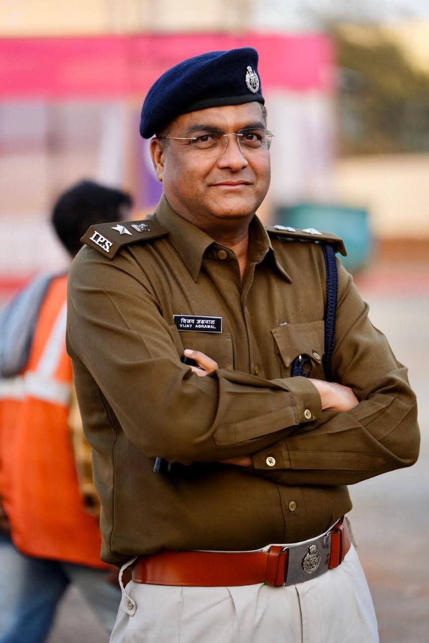 पुलिस अधीक्षक दुर्ग ने की अपील किसान भाई रहें सतर्क,धान खरीदी केंद्रों में पोस्टर लगाकर की जा रही जागरूकता