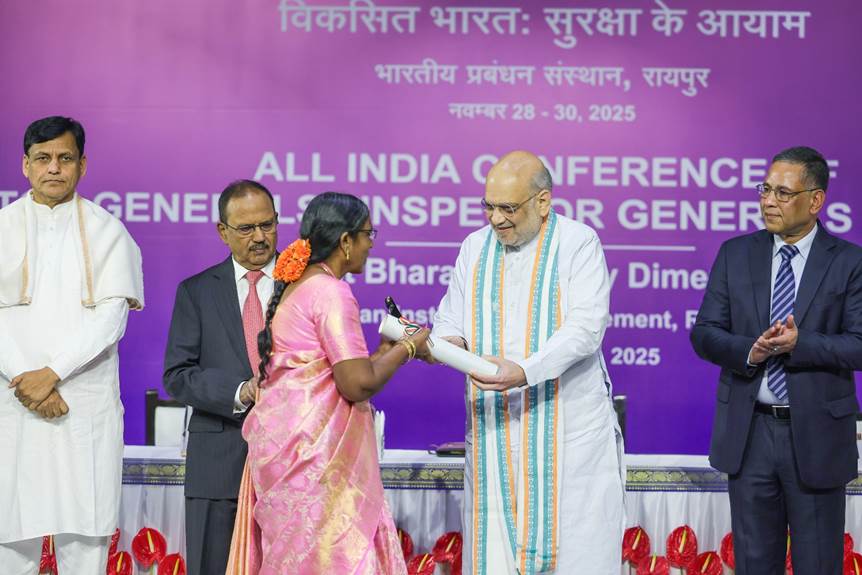 केन्द्रीय गृह एवं सहकारिता मंत्री श्री अमित शाह ने छत्तीसगढ़ के रायपुर में तीन दिवसीय 60वीं DGP/IGP कॉफ्रेंस का उद्घाटन किया