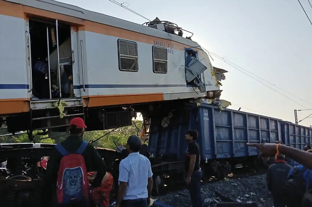 बिलासपुर में भीषण रेल हादसा : कोरबा पैसेंजर और मालगाड़ी में टक्कर, छह की मौत, कई घायल