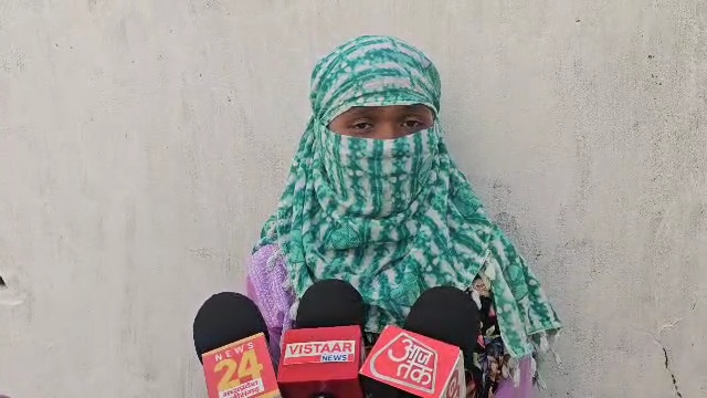 ️ सोशल मीडिया पर की दोस्ती, मोबाइल पर की वर्चुअल शादी, ब्लैकमेल कर सुहागरात मनाने दोस्त को भेजना पड़ा महंगा, आरोपी गिरफ्तार, वर्ष 2021 में पकड़े गए आरोपी दिलीप चौहान के साथी कुन्दन राज ने मोबाइल फोन के जरिए नाबालिक बालिका से की दोस्ती