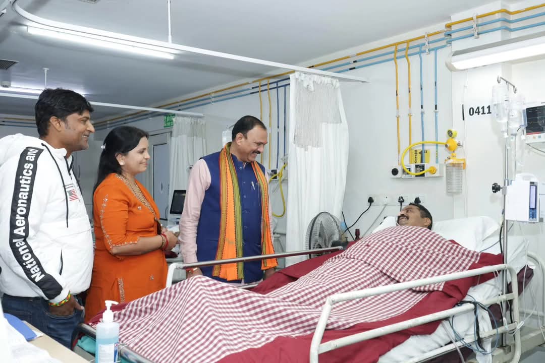 निजी प्रवास पर बिलासपुर पहुंचे स्वास्थ्य मंत्री श्याम बिहारी जायसवाल, सिम्स व अपोलो में मरीजों का जाना हालचाल