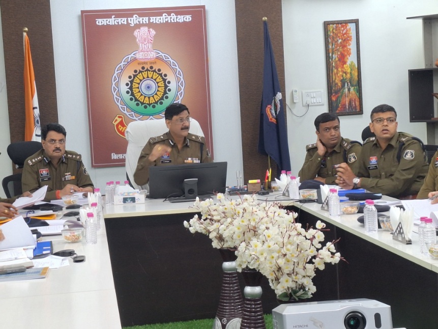 वर्षांत से पहले लंबित प्रकरणों के निराकरण पर जोर—आईजी डॉ. संजीव शुक्ला ने ली बिलासपुर रेंज की अपराध समीक्षा बैठक