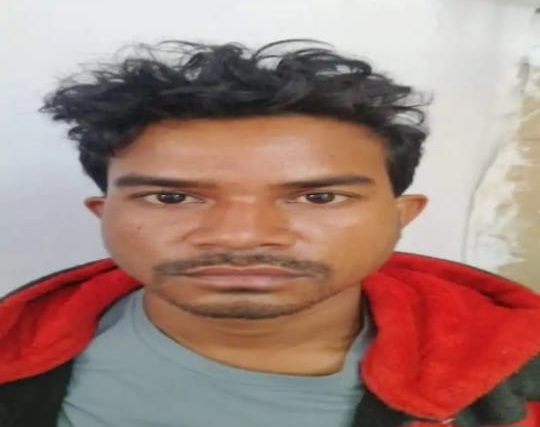 और शराब पिलाने की बात पर गुस्से में आकर दोस्त ने बेल्ट से गला घोंट कर ले ली अपने ही बचपन के दोस्त की जान