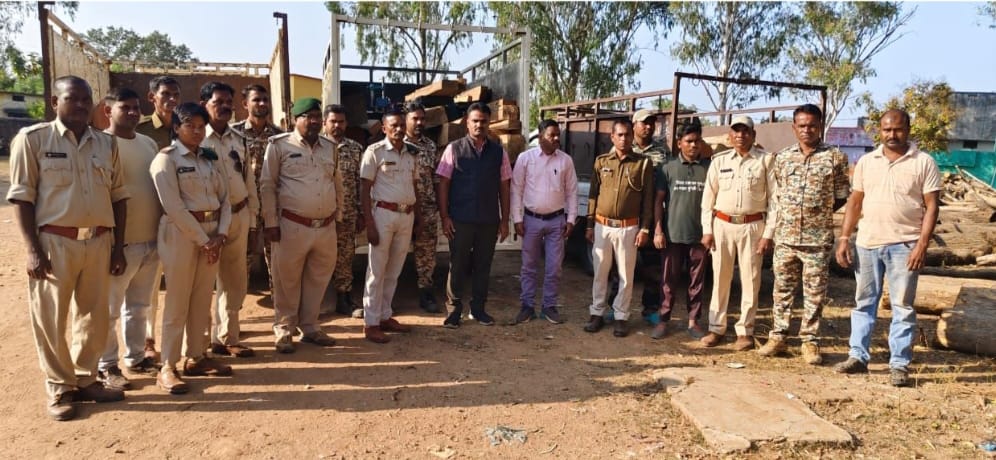 वन माफिया पर मुंगेली वन विभाग का एक्शन : घर में छिपाकर रखा था 56 नग सागौन चिरान, अवैध आरा मशीन भी जब्त..