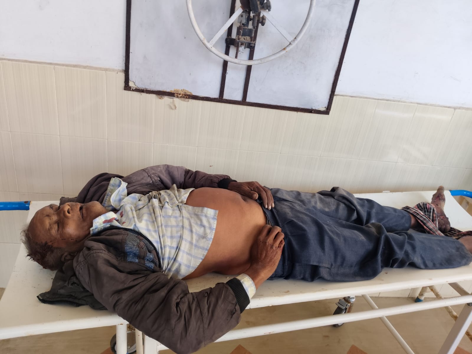 ओछिनापारा ओवरब्रिज के नीचे ट्रैक्टर की टक्कर से बुजुर्ग की मौत, एक घायलरतनपुर।