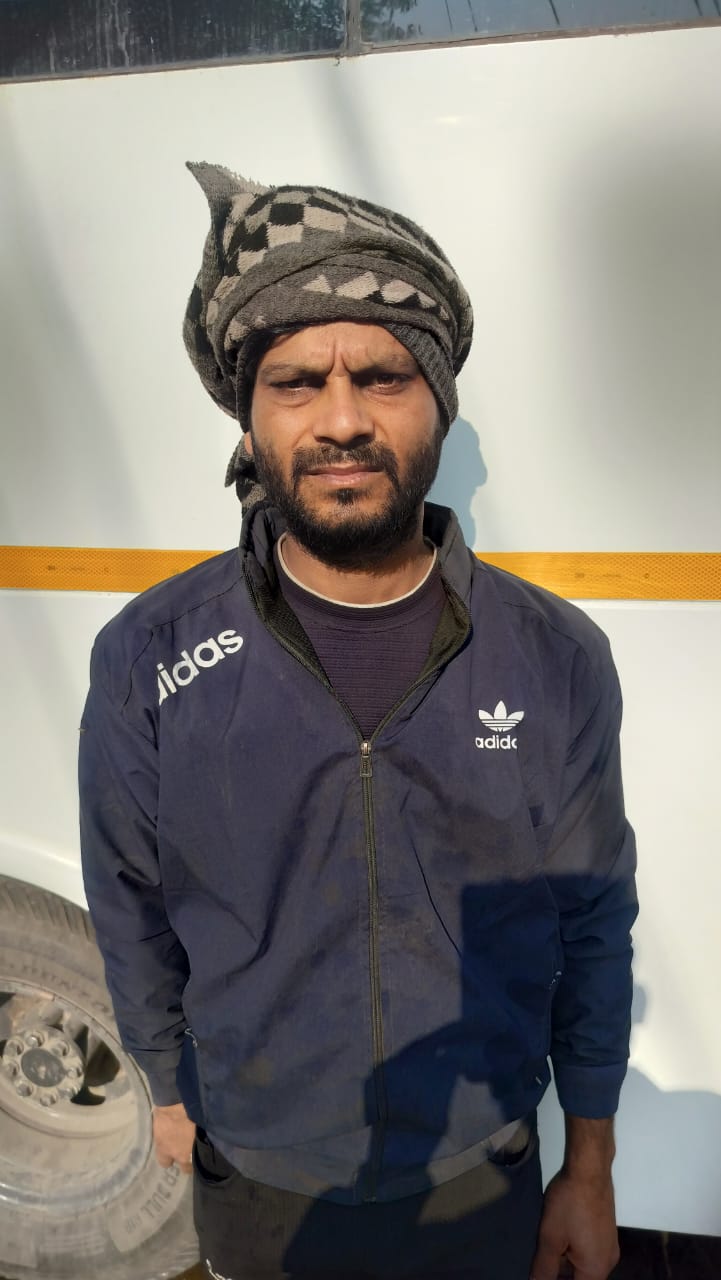 दुर्घटनाग्रस्त बस में आग लगाने वाला खलासी गिरफ्तार, रंजिश में दिया था घटना को अंजाम