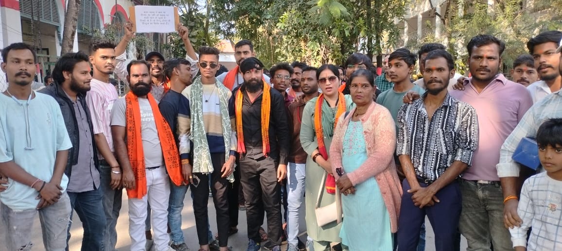 अवैध धर्मांतरण की गतिविधियों के खिलाफ प्रशासन की आंखों में धूल झोंकने से नाराज सर्व हिंदू समाज ने कलेक्टर और एस एसपी को ज्ञापन देकर अपनी मांग दोहराई