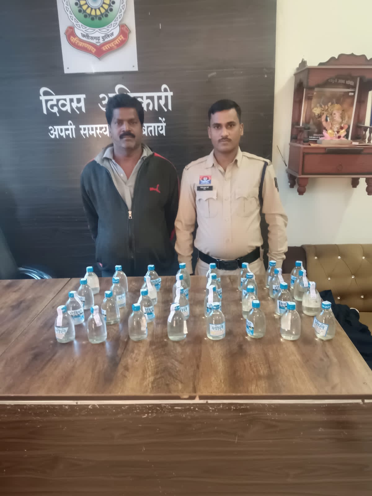 अवैध शराब के खिलाफ सरकंडा पुलिस का प्रहार, ग्राम नगोई में चोरी-छिपे शराब बेच रहा आरोपी गिरफ्तार, 32 पाव देशी प्लेन जब्त