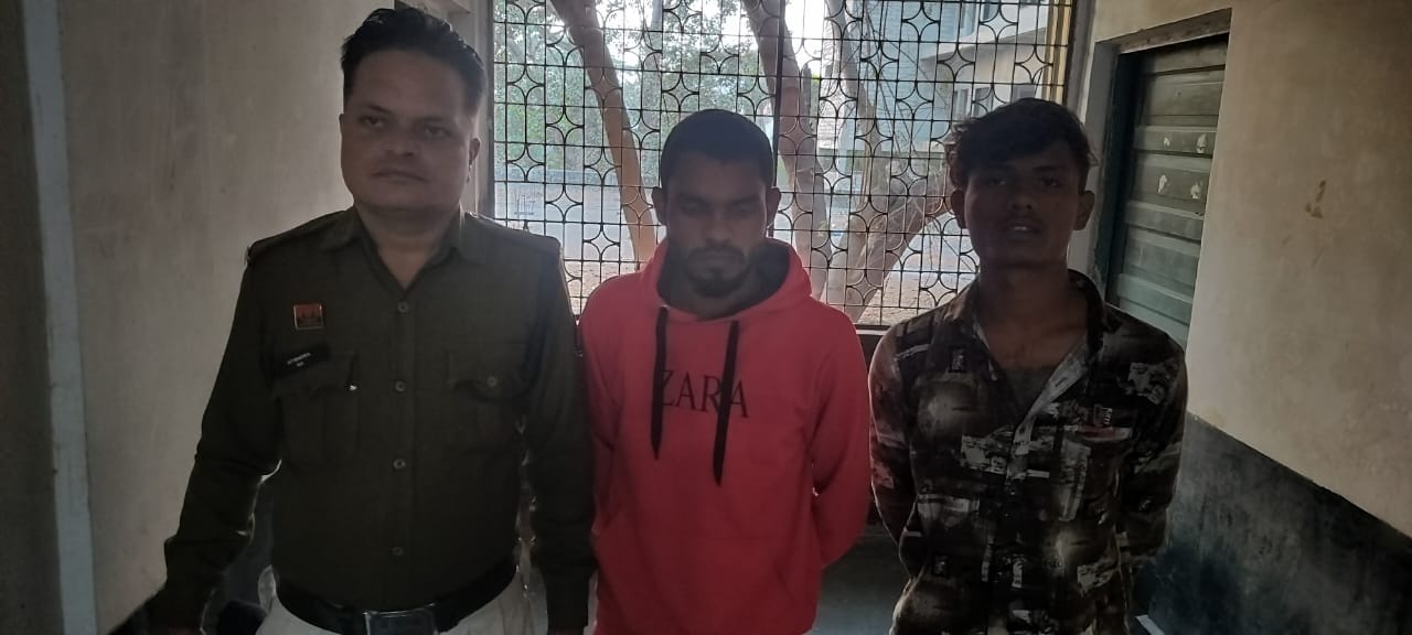 कोनी में दहशत फैलाने वाले दो युवक गिरफ्तार, धारदार चाकू बरामद