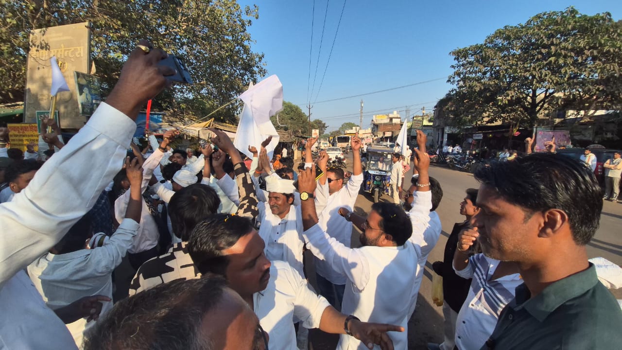 नगर आगमन पर भाजपा अनुसूचित जाति मोर्चा के प्रदेश महामंत्री चंद्र प्रकाश सूर्या का हुआ आतिशी स्वागत