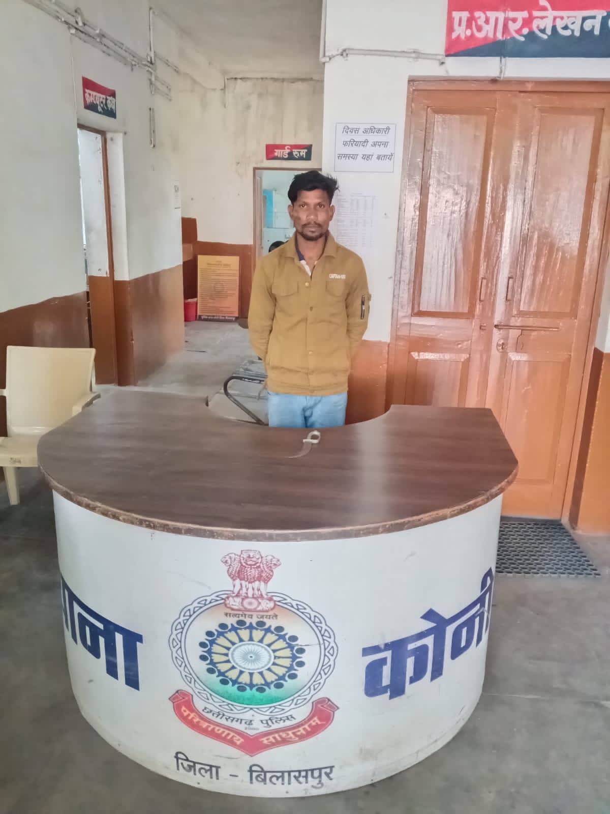 निगरानी बदमाश खंजर के साथ गिरफ्तार, कोनी पुलिस की सतर्क कार्रवाई